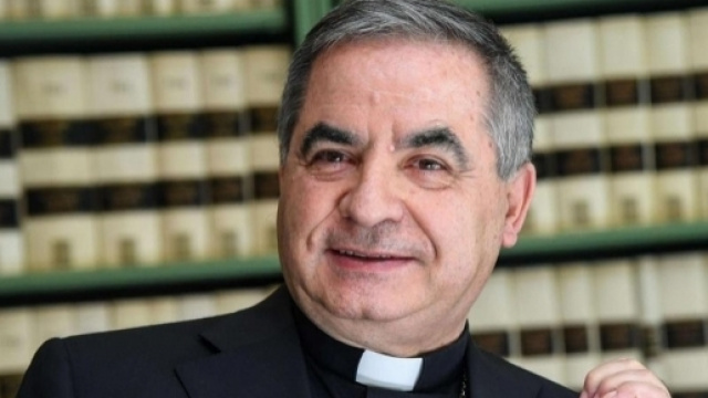 Angelo Becciu, sostituto per gli affari generali della Segreteria di Stato vaticana, si dice favorevole allo ius soli, ma solo in Italia