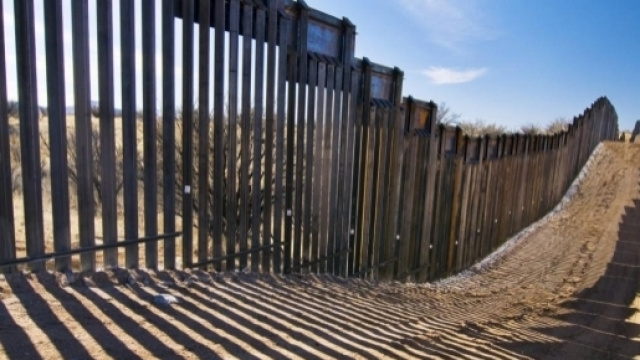 Il presidente degli Stati Uniti Donald Trump ha promesso in campagna elettorale di costruire un muro al confine col Messico