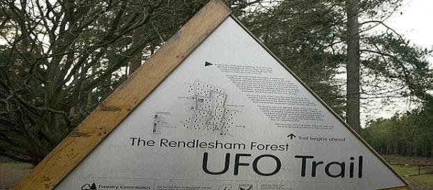 Falta de informações sobre o caso da floresta Rendlesham frustrou os pesquisadores (Daily Mail) Falta de informações sobre o caso da floresta Rendlesham frustrou os pesquisadores (Daily Mail)