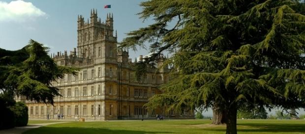 Downton Abbey - By Richard Munckton from Windsor, Melbourne, Australia (Downton Abbey (Highclere Castle), via Wikimedia Commons Downton Abbey - By Richard Munckton from Windsor, Melbourne, Australia (Downton Abbey (Highclere Castle), via Wikimedia Commons