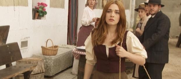 Il Segreto, anticipazioni Spagna: Julieta, la nuova Pepa salva la vita a Juanita Il Segreto, anticipazioni Spagna: Julieta, la nuova Pepa salva la vita a Juanita