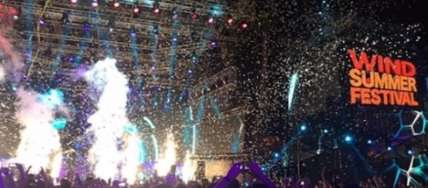 Polemiche sulla prima serata del Wind Summer Festival 2017 Polemiche sulla prima serata del Wind Summer Festival 2017