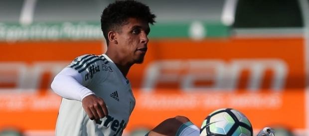Vitinho inicialmente iria por empréstimo Vitinho inicialmente iria por empréstimo