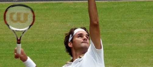 Roger Federer at Wimbledon. {image via Wikimedia/wikimedia.org)