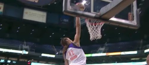 The Mercury's Brittney Griner had another throwdown during Friday night's win over Seattle. [Image via WNBA/YouTube]