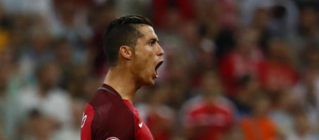 Portugal vence Nova Zelândia por 4-0 no último jogo da fase de grupos da Taça das Confederações. Portugal vence Nova Zelândia por 4-0 no último jogo da fase de grupos da Taça das Confederações.