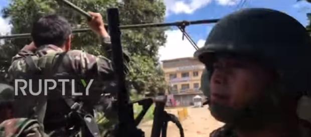 Philippines: Army patrols Marawi as battle continues against militants| Ruptly TV | Youtube Philippines: Army patrols Marawi as battle continues against militants| Ruptly TV | Youtube