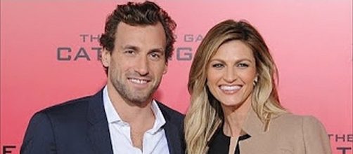 Erin Andrews and Jarret Stoll got married on June 24, 2017 [Image: E! News/YouTube screenshot]