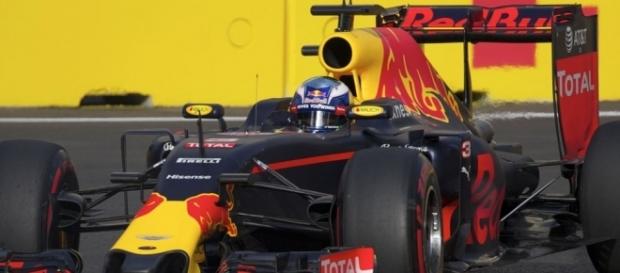 Daniel Ricciardo cashed in on others misfortune to take victory in Azerbaijan. (Source: Motorsport.com.au) Daniel Ricciardo cashed in on others misfortune to take victory in Azerbaijan. (Source: Motorsport.com.au)
