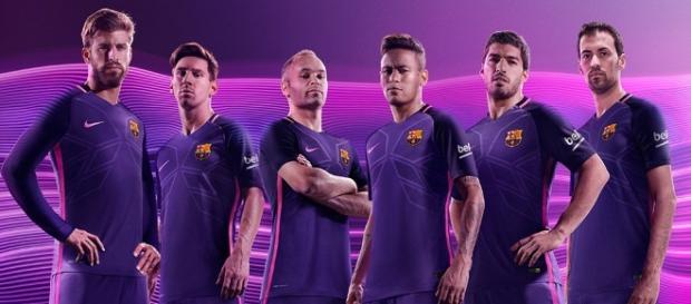 Le FC Barcelone dévoile ses maillots 2016-2017 signés Nike - footpack.fr Le FC Barcelone dévoile ses maillots 2016-2017 signés Nike - footpack.fr