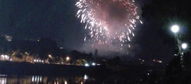Notte di San Giovanni a Firenze: lo spettacolo dei fuochi d'artificio. Notte di San Giovanni a Firenze: lo spettacolo dei fuochi d'artificio.