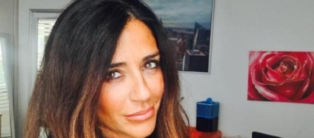 Raffaella Mennoia, ex postina di C'è posta per te ed ex corteggiatrice svela qualche colpo di scena sullla prima puntata Raffaella Mennoia, ex postina di C'è posta per te ed ex corteggiatrice svela qualche colpo di scena sullla prima puntata
