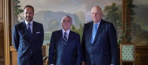 Temer com o rei Harald da Noruega (direita) e o príncipe Haakon (esquerda) Temer com o rei Harald da Noruega (direita) e o príncipe Haakon (esquerda)