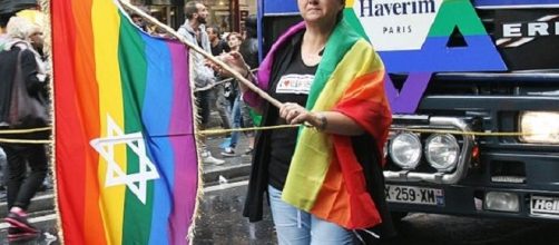 Gay Pride parafe in Paris (TarValanion wikimedia commons)