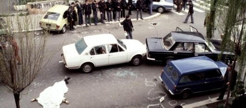 Un'immagine di via Fani subito dopo la strage e il rapimento di Aldo Moro il 16 marzo 1978