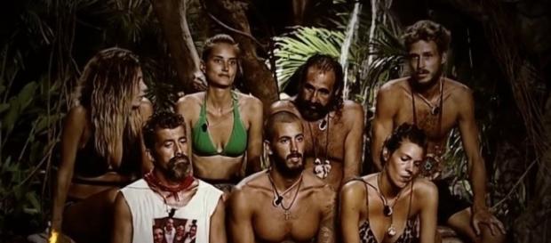 Los concursantes de Supervivientes eligen bando tras la discusión entre Alba Carrillo y Alejandro Los concursantes de Supervivientes eligen bando tras la discusión entre Alba Carrillo y Alejandro