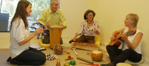 Múltiples ventajas con la Musicoterapia. http://musinnova.es Múltiples ventajas con la Musicoterapia. http://musinnova.es
