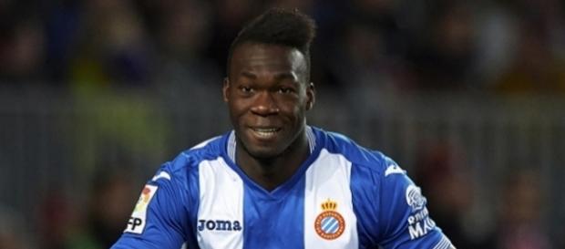 O jogador tem 28 anos e veste a camisa do Espanyol O jogador tem 28 anos e veste a camisa do Espanyol