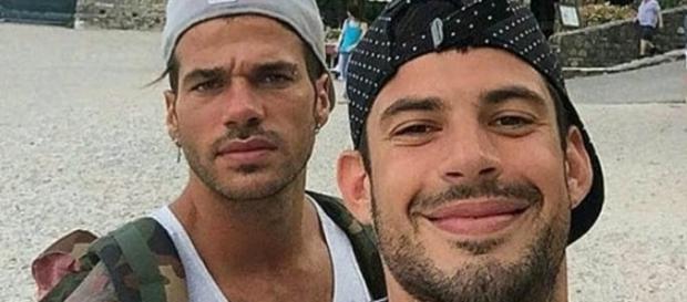 Uomini e Donne, Claudio Sona in compagnia dell'ex fidanzato Juan Fran Sierra Uomini e Donne, Claudio Sona in compagnia dell'ex fidanzato Juan Fran Sierra