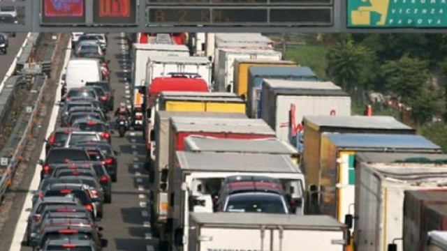 A4, scontro tra due tir un morto e traffico in tilt - vicenzatoday.it