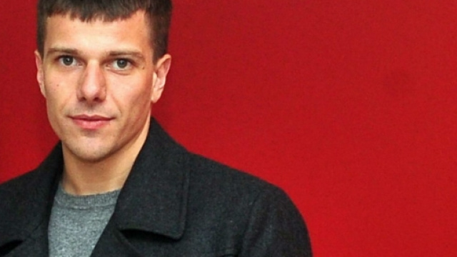 Su decisione del gip di Salerno, l'attore Domenico Diele andr&agrave; ai domiciliari nella sua casa romana on il braccialetto elettronico..