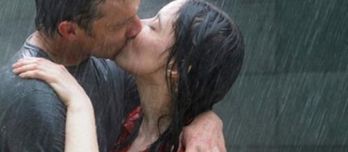 Assim como as mulheres, os homens também precisam ser conquistados através de um beijo apaixonado. ( Foto: Reprodução)