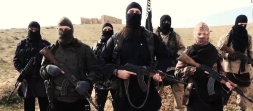 Esplode per errore una cintura esplosiva, muoiono 12 miliziani dell'Isis
