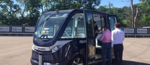 Experience ride in a driverless shuttle at Mcity. Image credit : MLive | Youtube