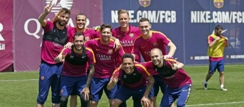 Los jugadores del Barça posan en un entranamiento