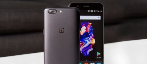 OnePlus5 destroys Galaxy S8 & HTC U11 in speed and charging tests(TheVerge/YouTube Screenshot)