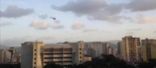 Venezuela, elicottero lancia granate sulla Corte Suprema - La Stampa