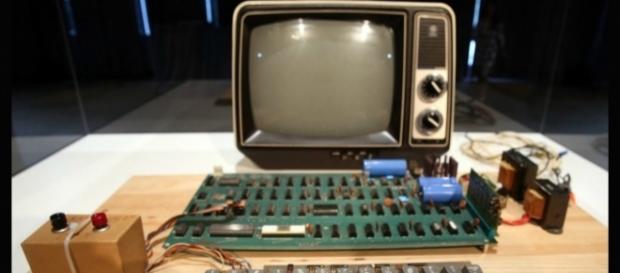 An original Apple-1 computer has recently been sold for £278,428 at Christie's, New York. Photograph courtesy of: Dr-Chomp/Flickr An original Apple-1 computer has recently been sold for £278,428 at Christie's, New York. Photograph courtesy of: Dr-Chomp/Flickr