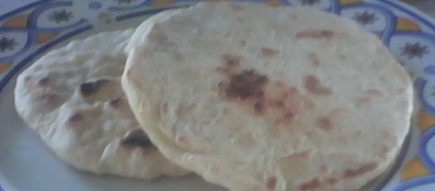 Arepa de trigo lista para comer Arepa de trigo lista para comer