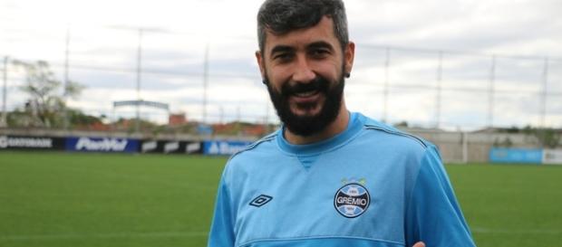 Douglas se lesionou durante um treino. Douglas se lesionou durante um treino.