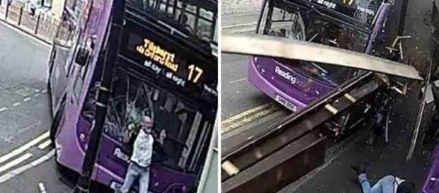 Homem atropelado por ônibus levanta e sai andando (Foto: Reprodução) Homem atropelado por ônibus levanta e sai andando (Foto: Reprodução)