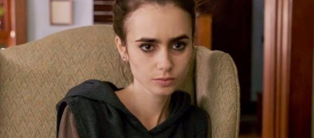 Lily Collins in Fino all'osso - To the bone, film sull'anoressia Lily Collins in Fino all'osso - To the bone, film sull'anoressia