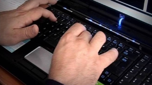 Adescava minori con falsi profili: arrestato direttore sportivo