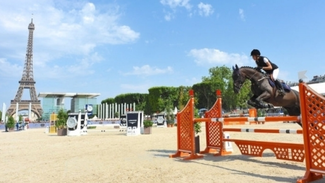 Charlotte Casiraghi en photos - Fidèle au poste au Longines Paris ... - parismatch.com