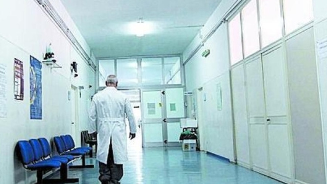 Delitto in corsia: un'infermiera trasferita si vendica e avvelena il pap&agrave; della collega