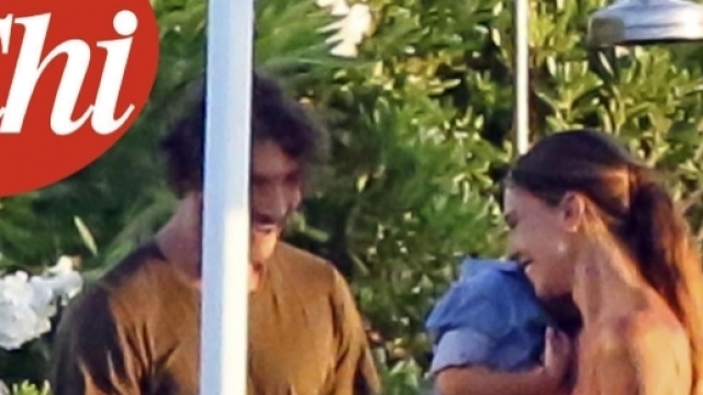 Gossip: Belen e Stefano paparazzati insieme a Ibiza, Iannone sta a guardare.