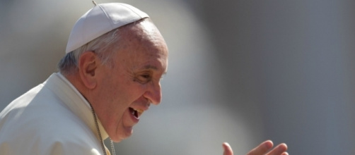 Papa Francesco sospende il monsignore dei festini.