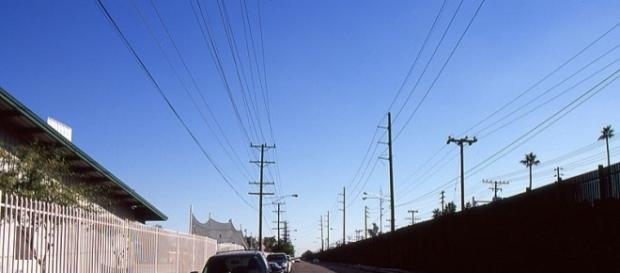 Border fence between USA and Mexico (wikimediacommons) Border fence between USA and Mexico (wikimediacommons)