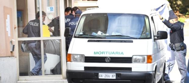 Cosenza, agente penitenziario uccide moglie e si suicida: litigavano spesso Cosenza, agente penitenziario uccide moglie e si suicida: litigavano spesso