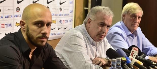 Diretoria do Corinthians tenta segurar, mas pode perder dois jogadores (foto: Fernando Dantas/Gazeta Press) Diretoria do Corinthians tenta segurar, mas pode perder dois jogadores (foto: Fernando Dantas/Gazeta Press)
