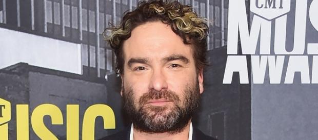 Johnny Galecki gives an encouraging speech to the people of San Luis Obispo. Johnny Galecki gives an encouraging speech to the people of San Luis Obispo.