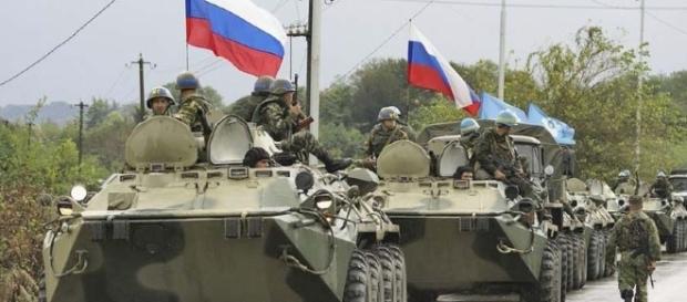 Mezzi corazzati russi di stanza in Siria: la tensione con gli USA si mantiene alta Mezzi corazzati russi di stanza in Siria: la tensione con gli USA si mantiene alta