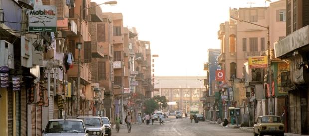 ''Sharia Mahattat'' (Railway Station Street), Luxor, Egypt (Image: Blueshade/ Wikimedia Commons (CC-2.0)) ''Sharia Mahattat'' (Railway Station Street), Luxor, Egypt (Image: Blueshade/ Wikimedia Commons (CC-2.0))