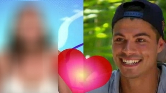 Avec qui Carl (Les Anges 9) est-il en couple ?
