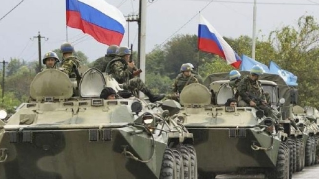 Mezzi corazzati russi di stanza in Siria: la tensione con gli USA si mantiene alta