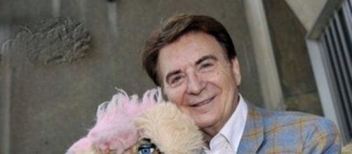 Paolo Limiti con il pupazzo Floradora